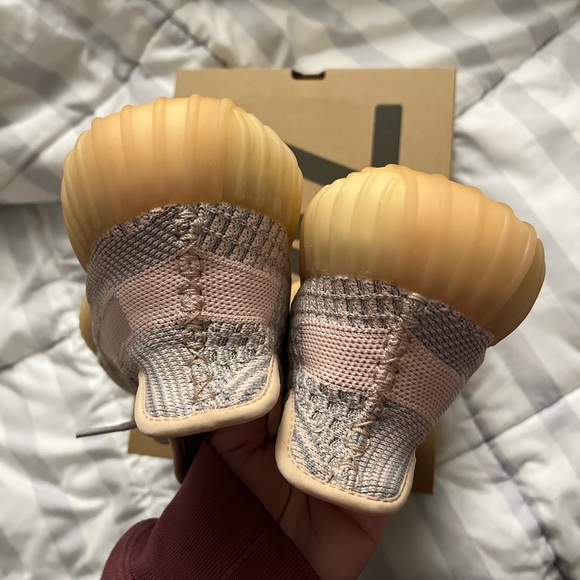 EUC Yeezy 350 Synth - Picture 4 of 12